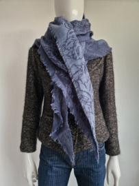 Laine Bonnet shawl. Blauwtinten/acryl.