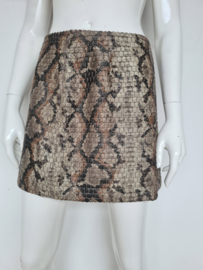 Ana Alcazar rok, Mt.40.  Snakeprint.