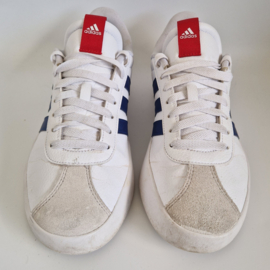 Adidas sneakers met donkerblauwe 3-Stripes. Maat 41