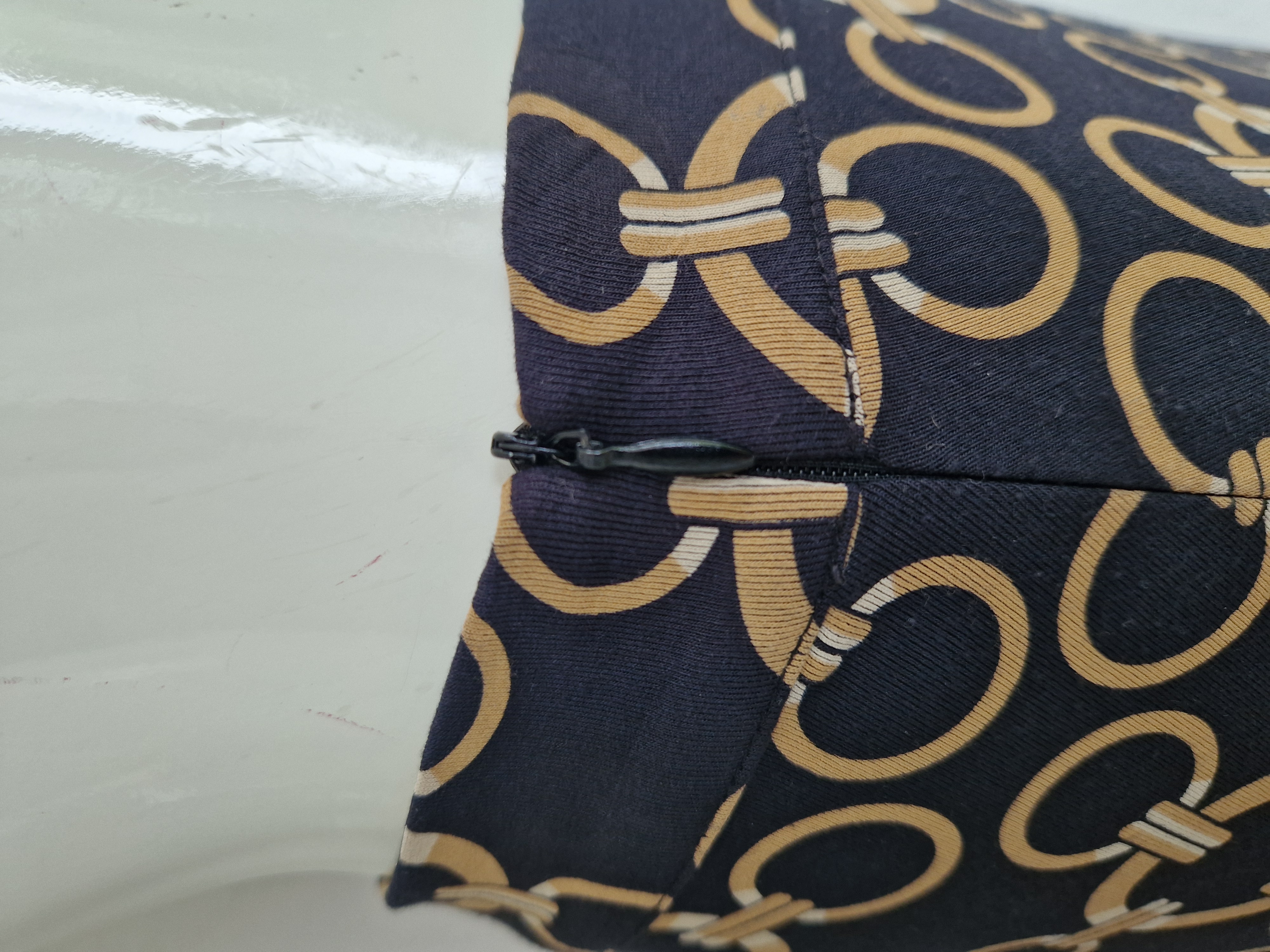 Esqualo maxi rok. Maat XS. Zwart/kettingprint.