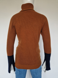 Stefanel coltrui. Maat M. Cognac/blauw.