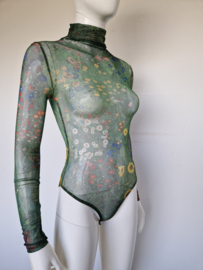 Gaasbody met bloemenprint. Mt. S.