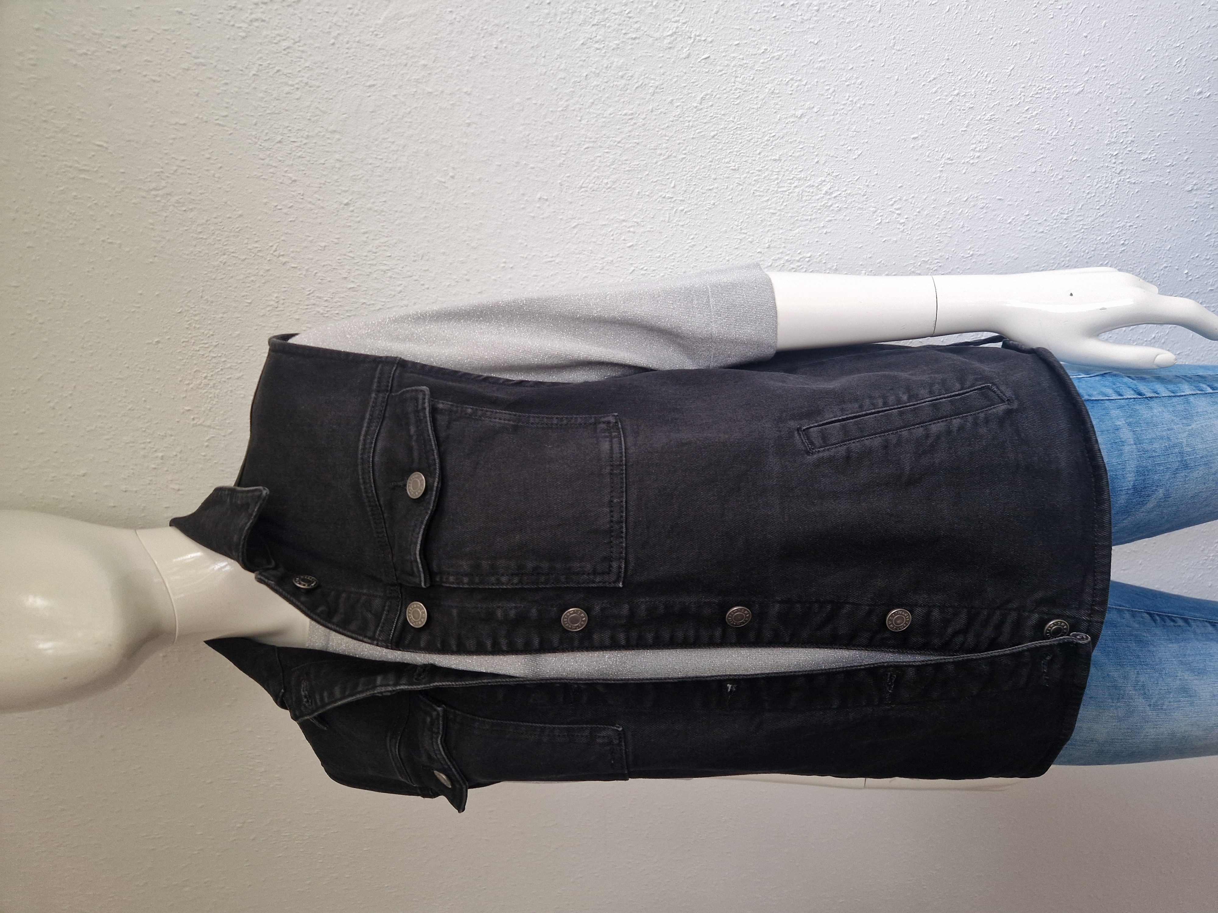 Modström gilet Nour. Maat S. Zwart/denim.