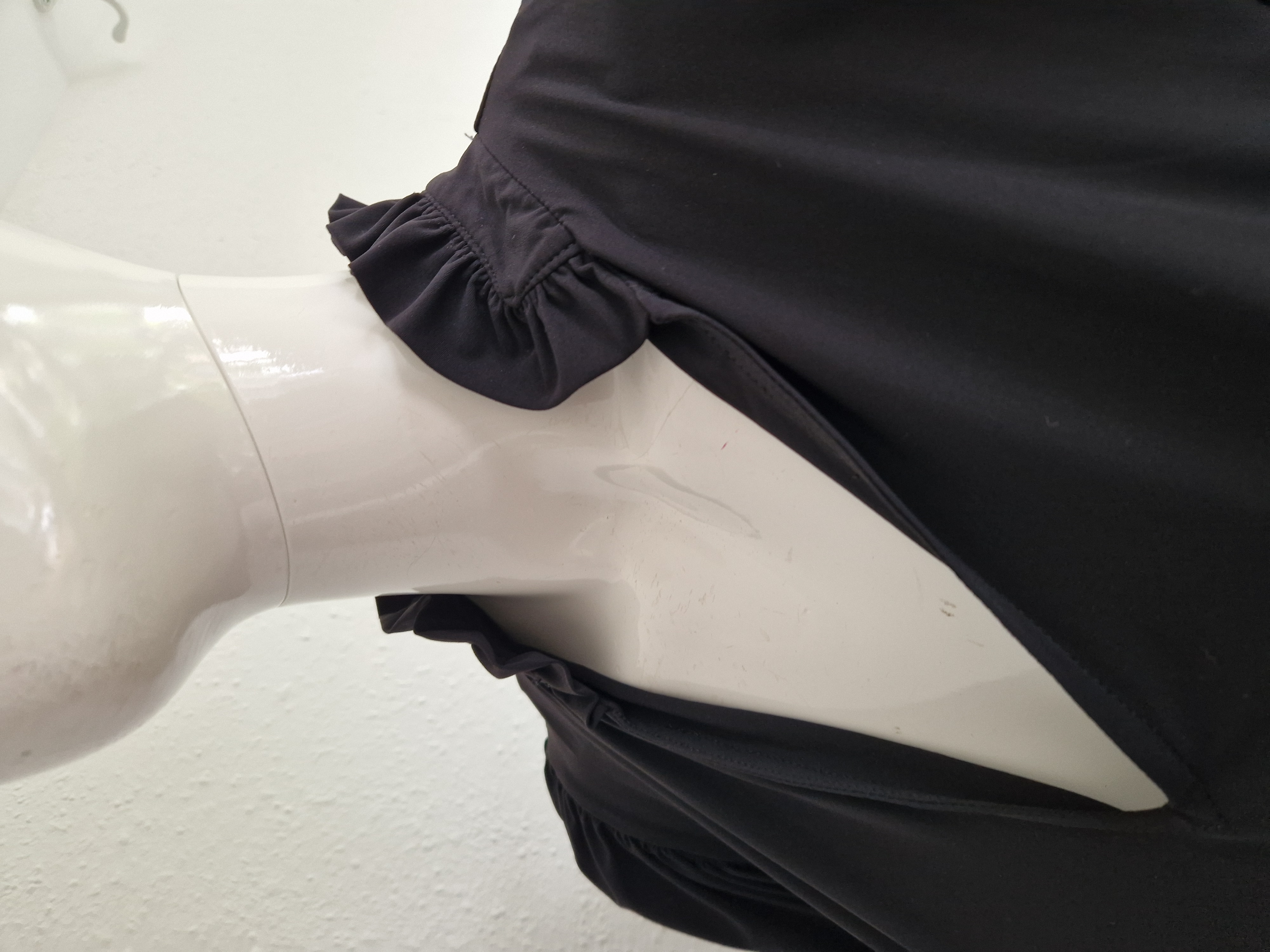 Studio Anneloes top. Maat M. Zwart/travelstof.