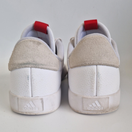 Adidas sneakers met donkerblauwe 3-Stripes. Maat 41