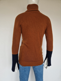 Stefanel coltrui. Maat M. Cognac/blauw.