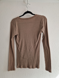 James Perse top met V-hals. Maat 1. Beige.