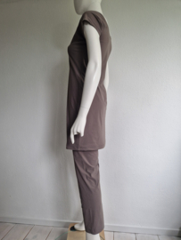 TrixenRees set (broek en shirt) Puk & Pau. Maat M. Taupe/travelstof.