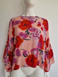 Essentiel Antwerp Blushing Floral top. Maat S. Roze/rood.