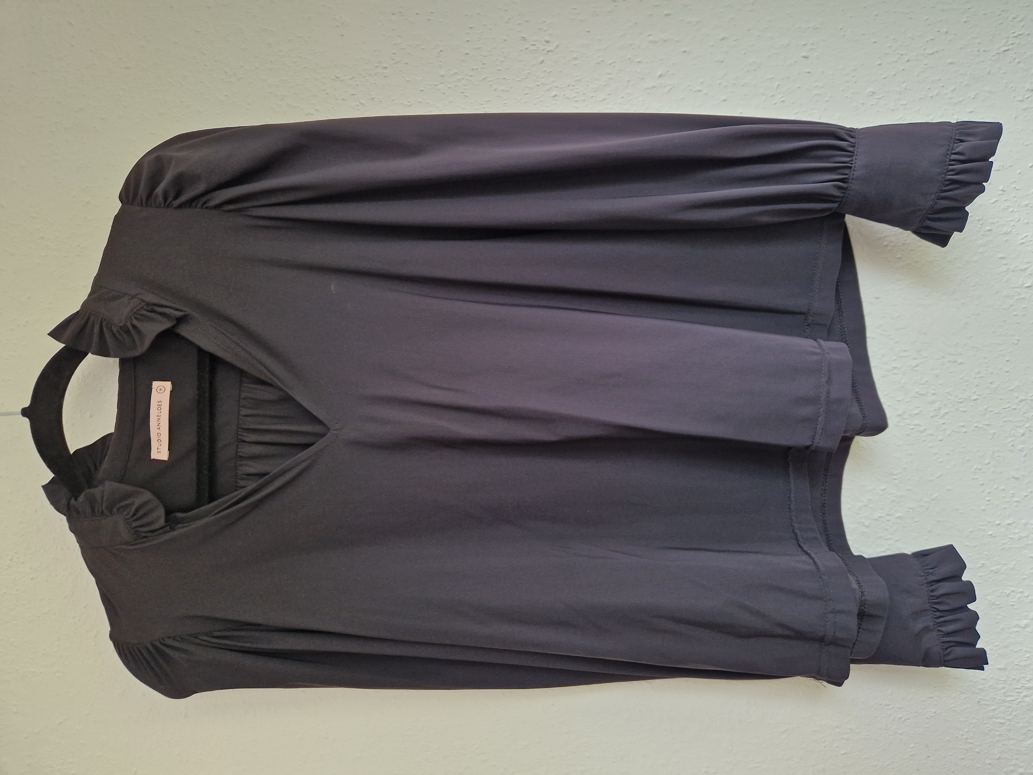 Studio Anneloes top. Maat M. Zwart/travelstof.