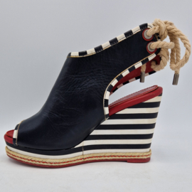 Lola Ramona peeptoes met sleehak. Maat 40, Zwart/wit.