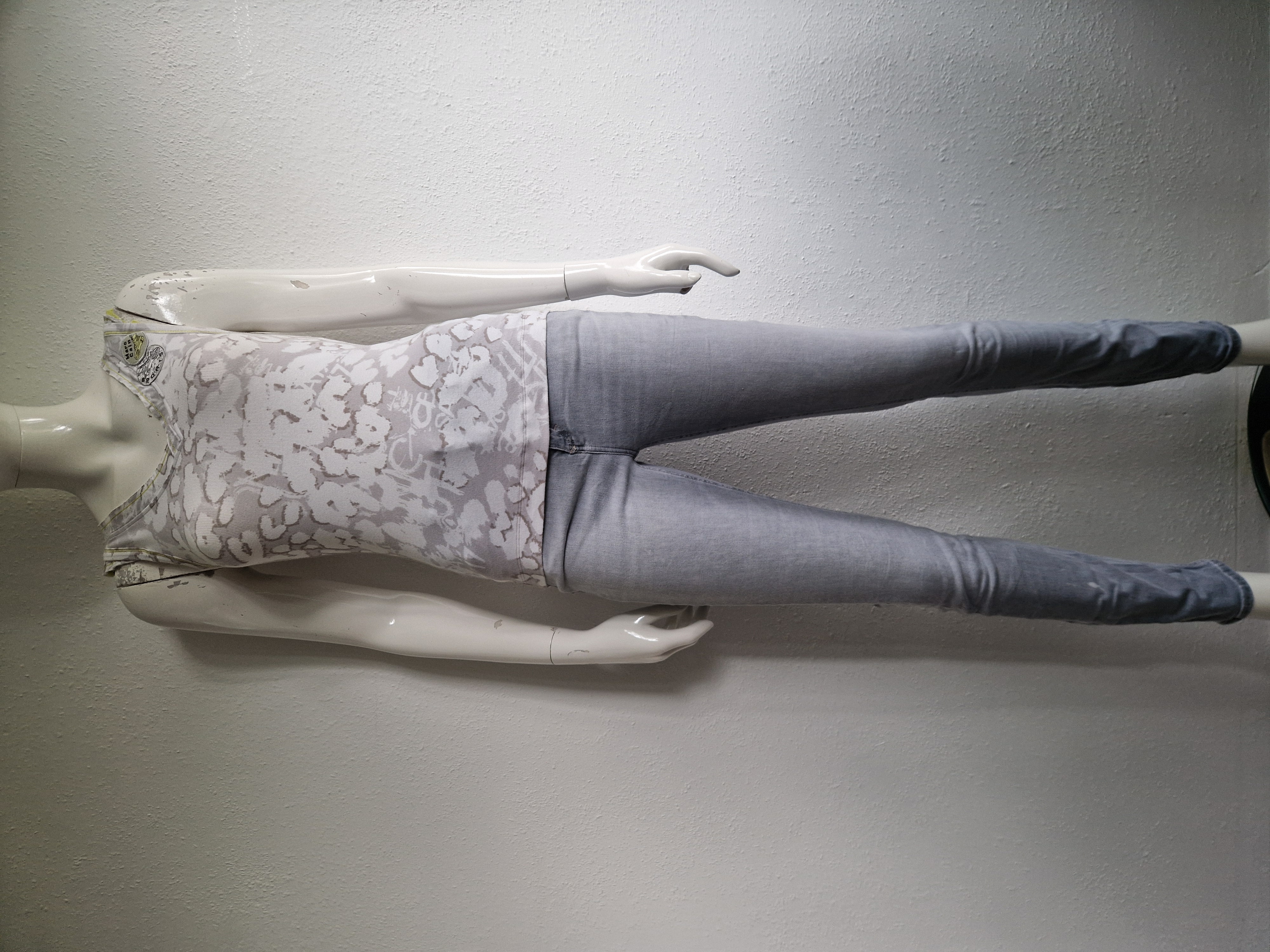 Marc Cain Sports top. Maat 3, Wit/grijs/print.