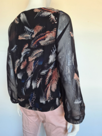 Summum top met verenprint. Mt. 38.