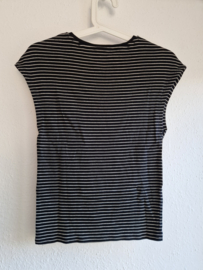 Closed shirt. Maat S. Zwart/wit gestreept.