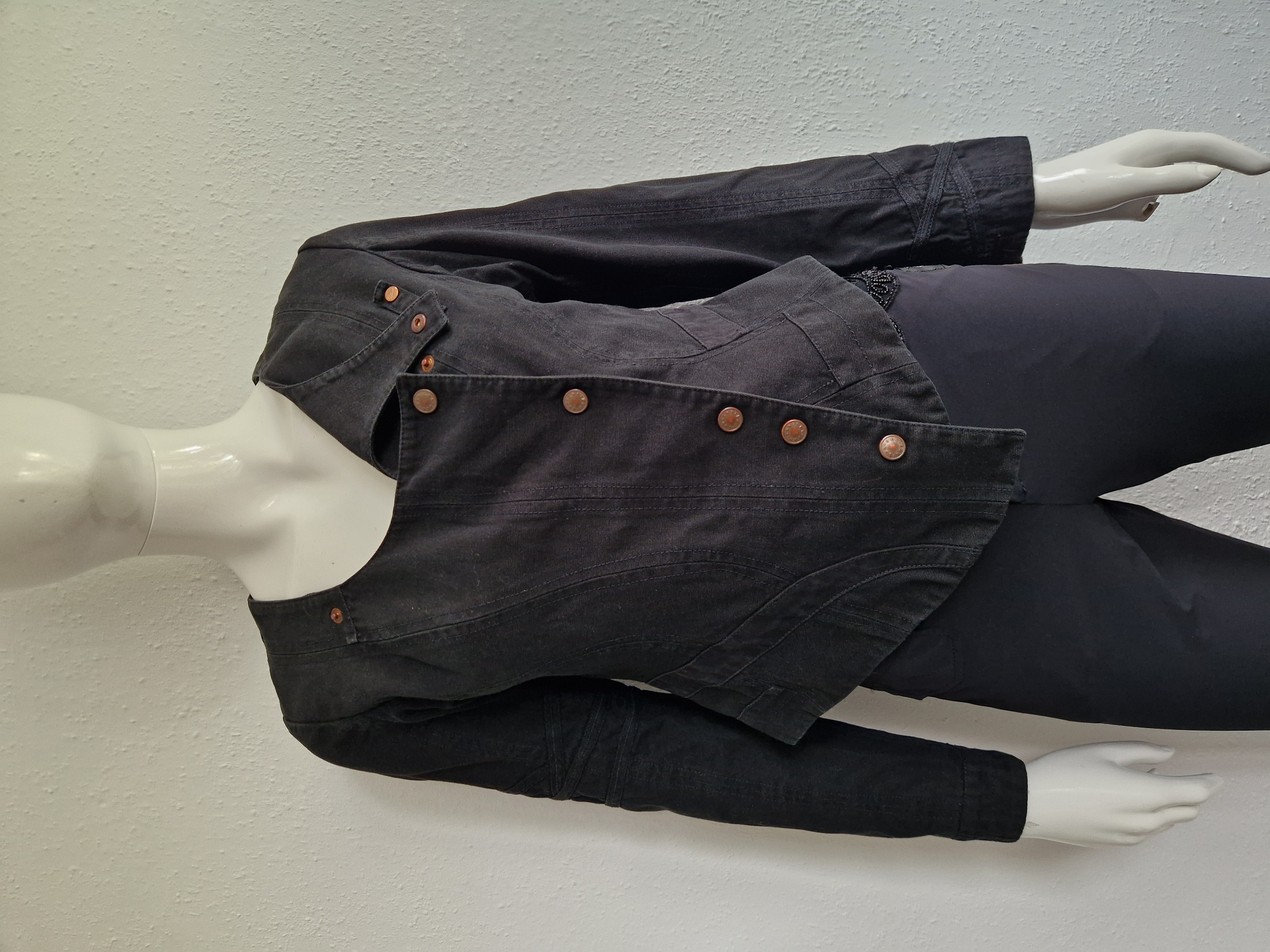 La Belle Histoire denim jasje. Maat 38, Zwart