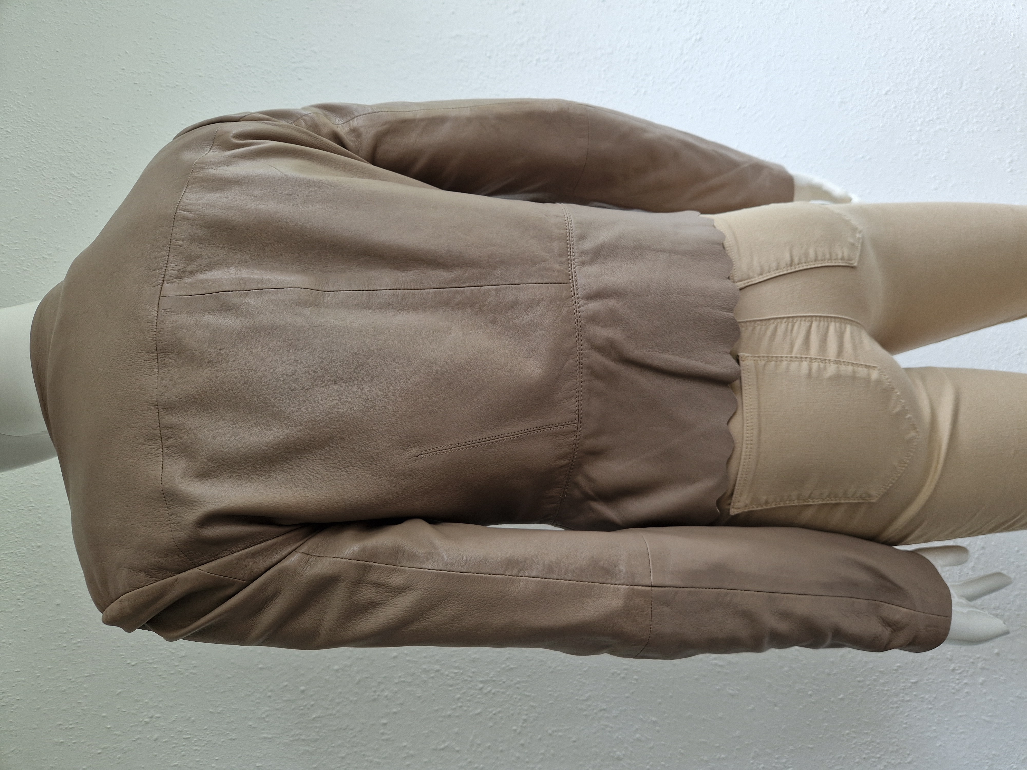 Ibana leren jasje met schulprand. Maat 36/38, Taupe.