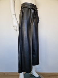 D’Étoiles Casiopé faux leather culotte. Maat M. Zwart