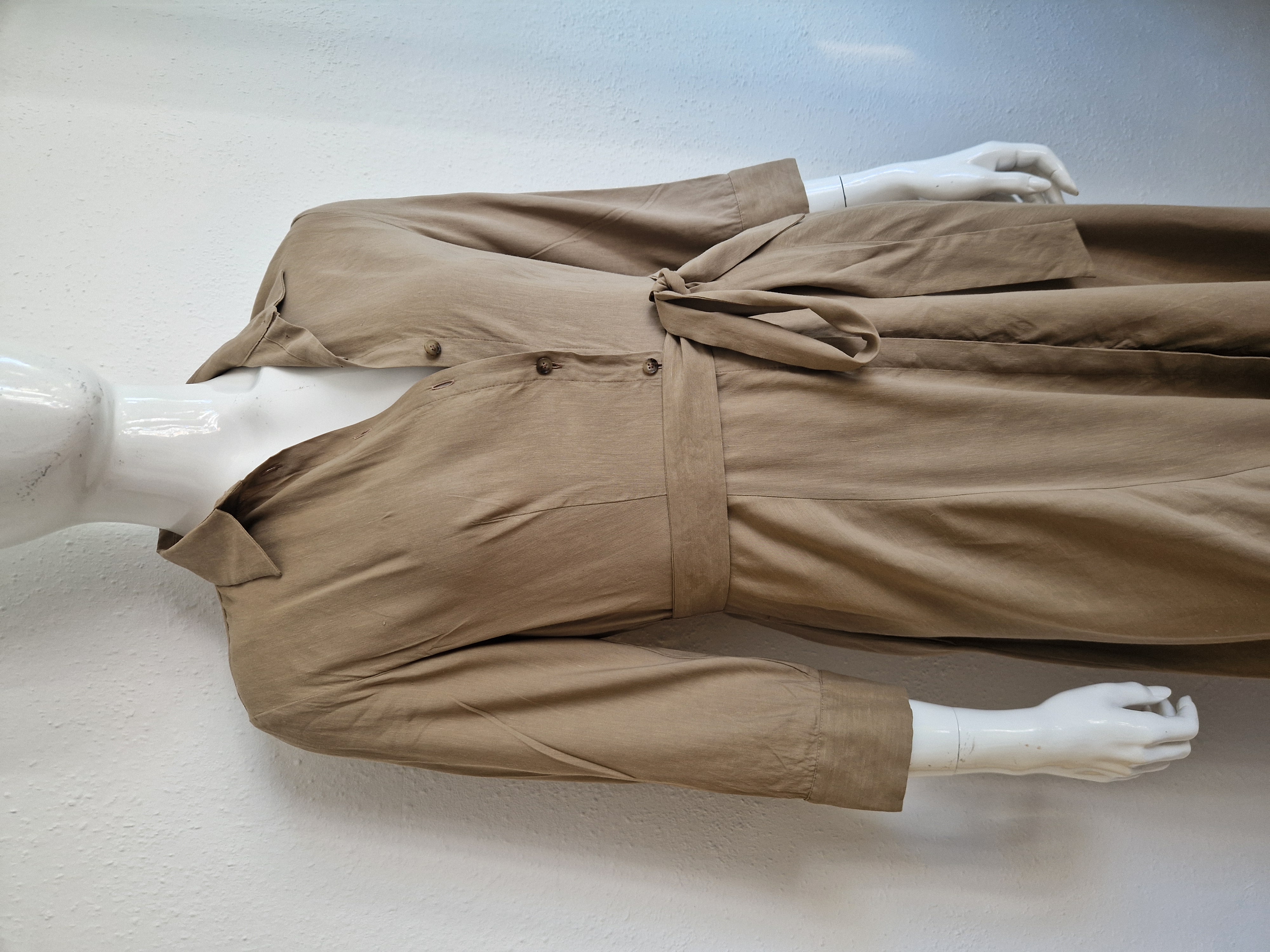 Marc Cain doorknoopjurk. Maat 5. Camel/linnenblend.
