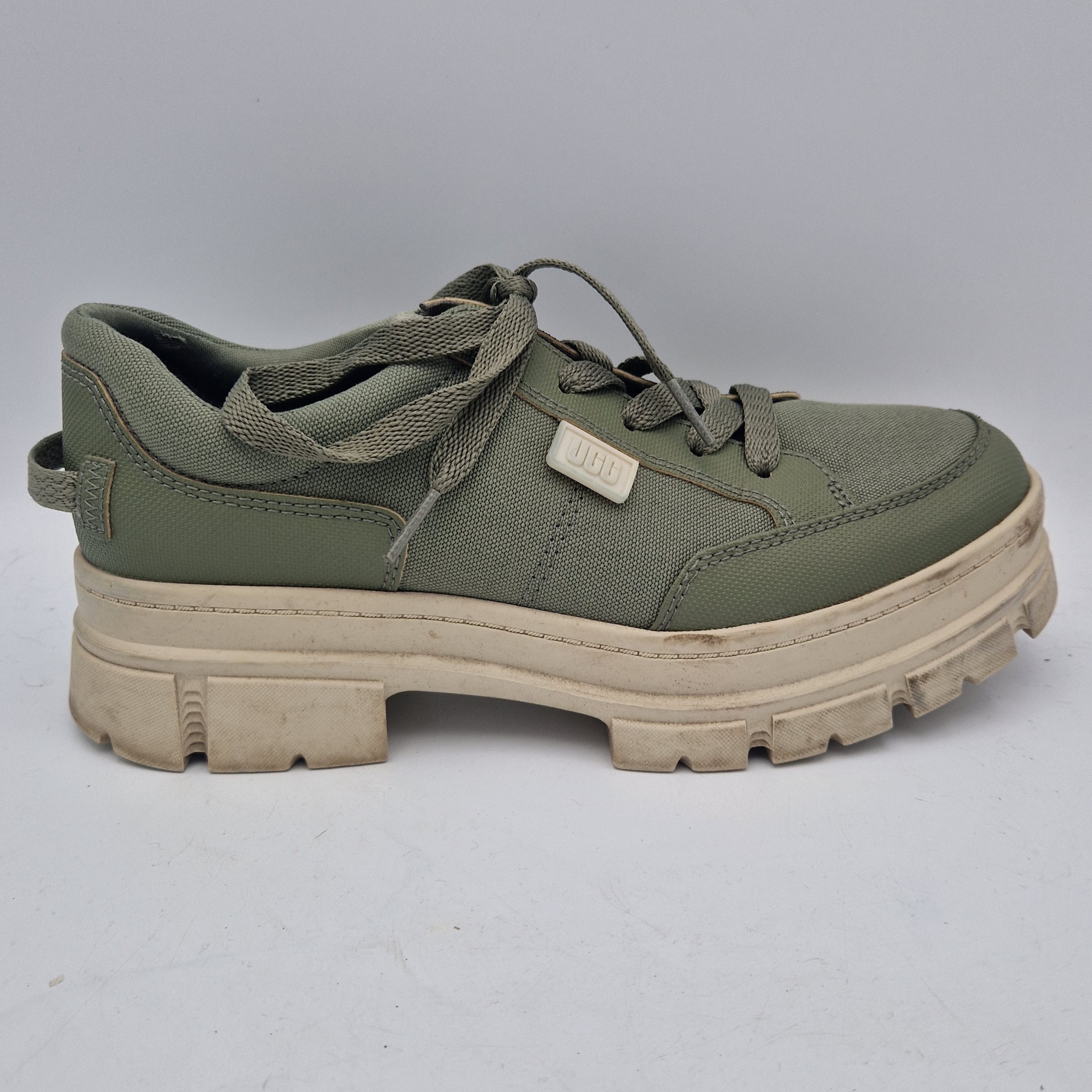 Ugg veterschoenen Ashton Hybrid. Maat 40. Legergroen