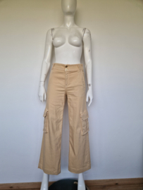 Nenette Milano cargo broek. Maat 36/38. Beige.