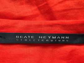 Beate Heymann blouse. Mt. M. Rood.