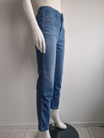 Closed cropped jeans Pedal Pusher. Maat 27. Lichtblauw.