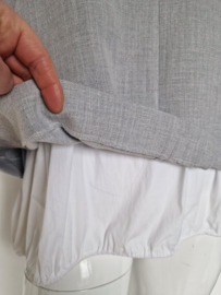 COS dubbellaagse top. Maat 44, Grijs/wit.