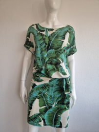 Ambika zomerjurk. Maat M. Bladerenprint.