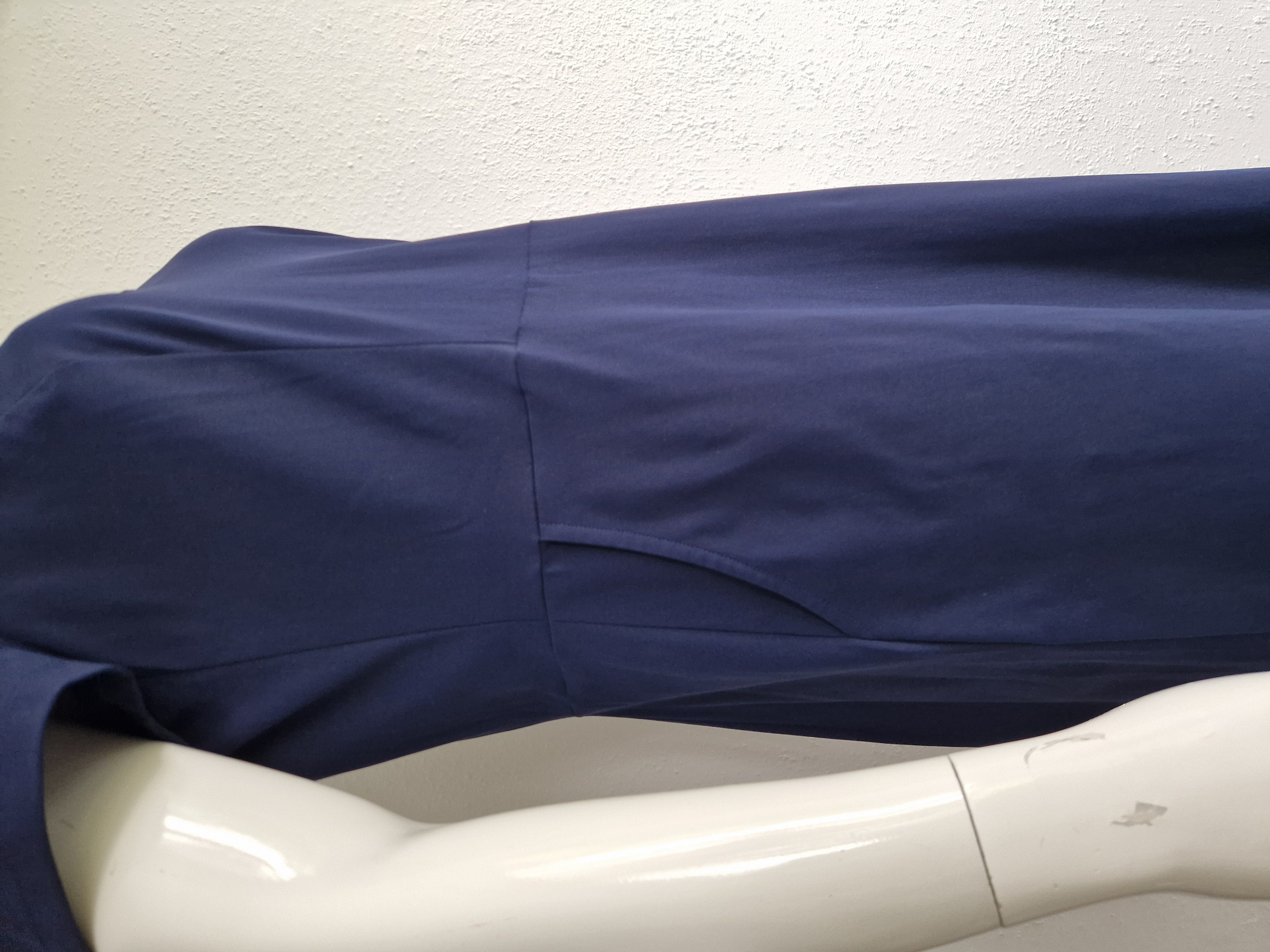 La Dress jurk met V-hals. Maat L. Marineblauw.
