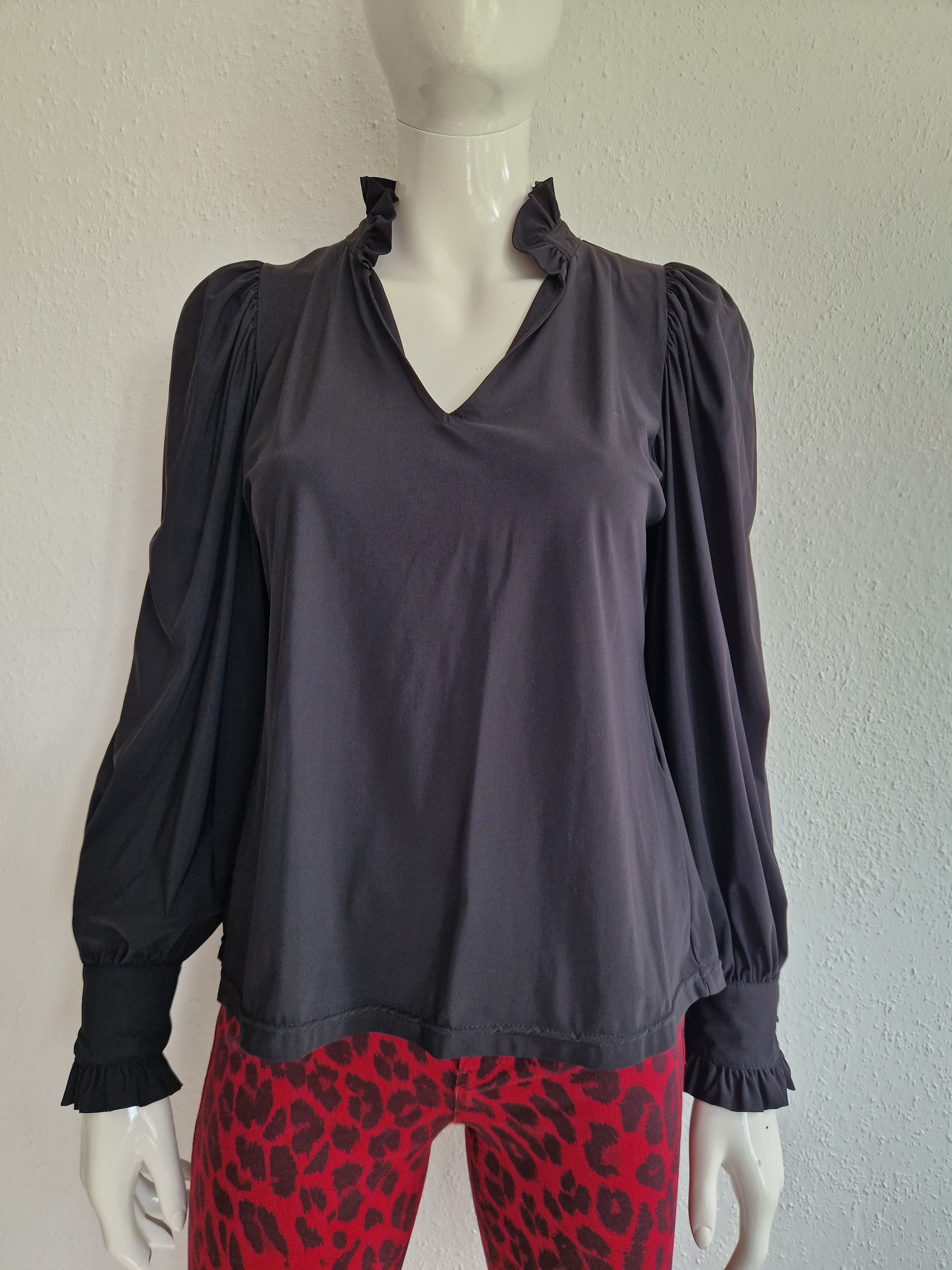 Studio Anneloes top. Maat M. Zwart/travelstof.