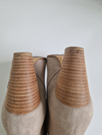 Marc Cain suède laarzen. Maat 37. Taupe.