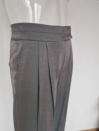 Aaiko Frederique Shine pantalon. Maat L. Groen.