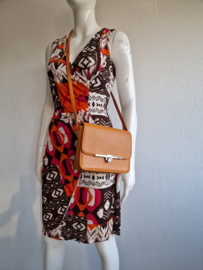 Giovane zomerjurk. Maat 34. Bruin/oranje/roze/print.