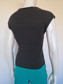 Closed shirt. Maat S. Zwart/wit gestreept.