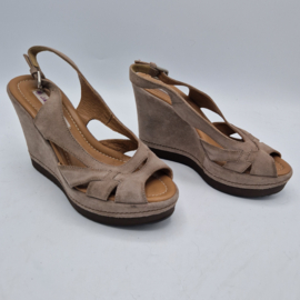 Janet Sport peeptoes met sleehak. Maat 37,Beige/ suède.