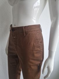 Closed pantalon. Maat 30, Bruin