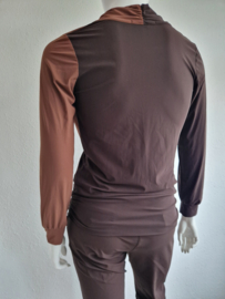 Studio Anneloes overslagtop. Maat L. Bruin/travelstof.