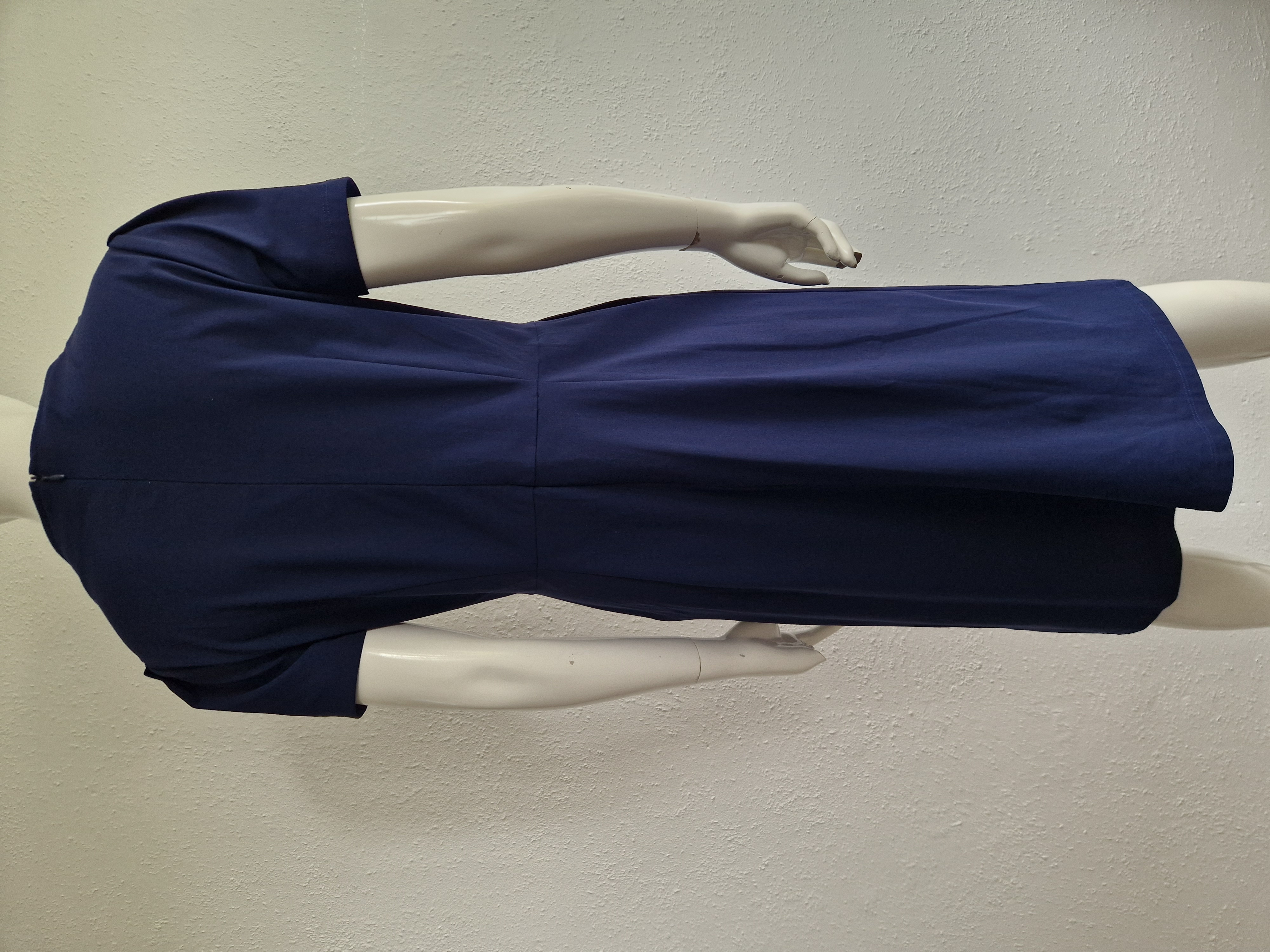 La Dress jurk met V-hals. Maat L. Marineblauw.