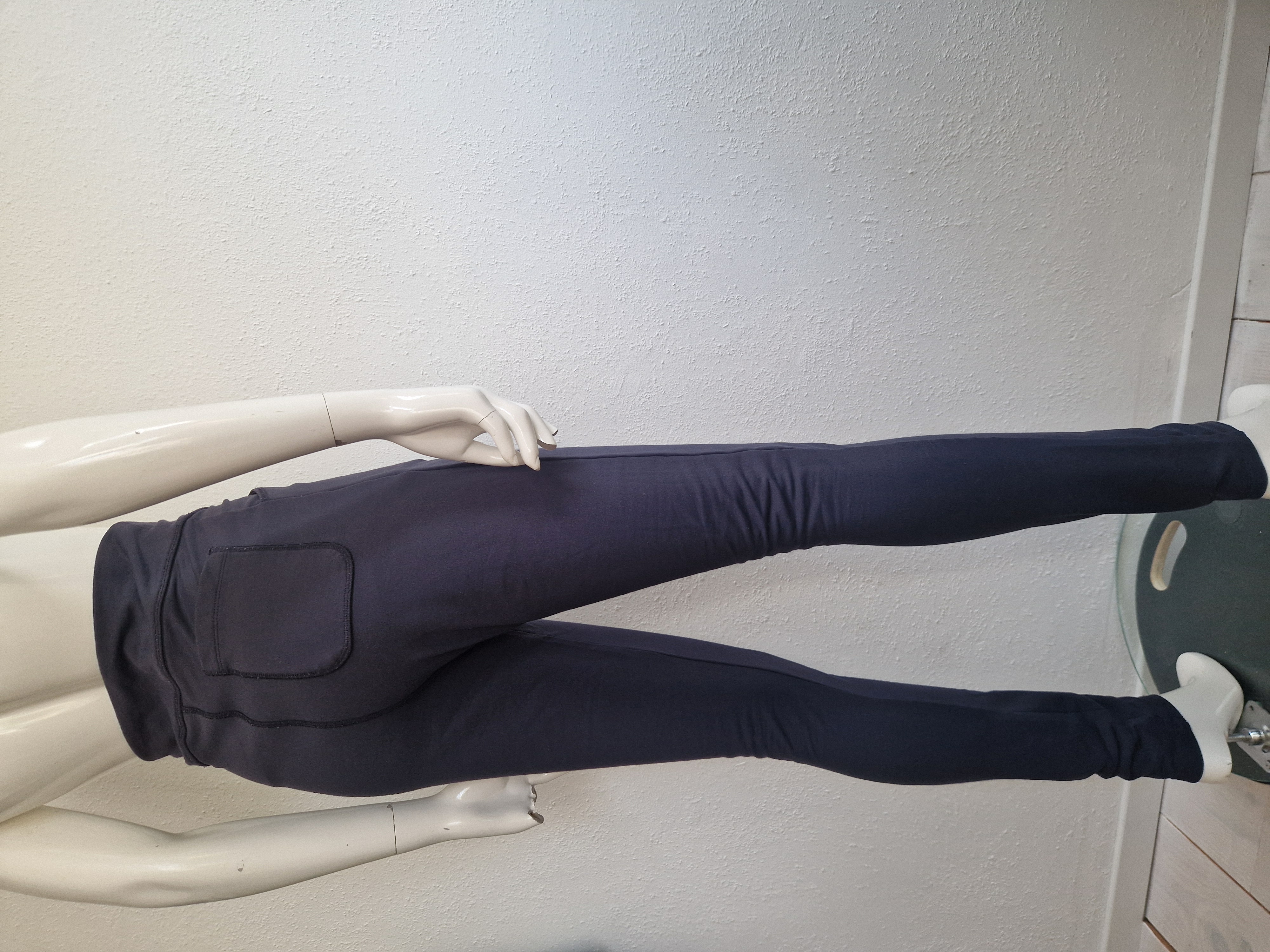 Trvl Drss pantalon. Maat M. Donkerblauw.