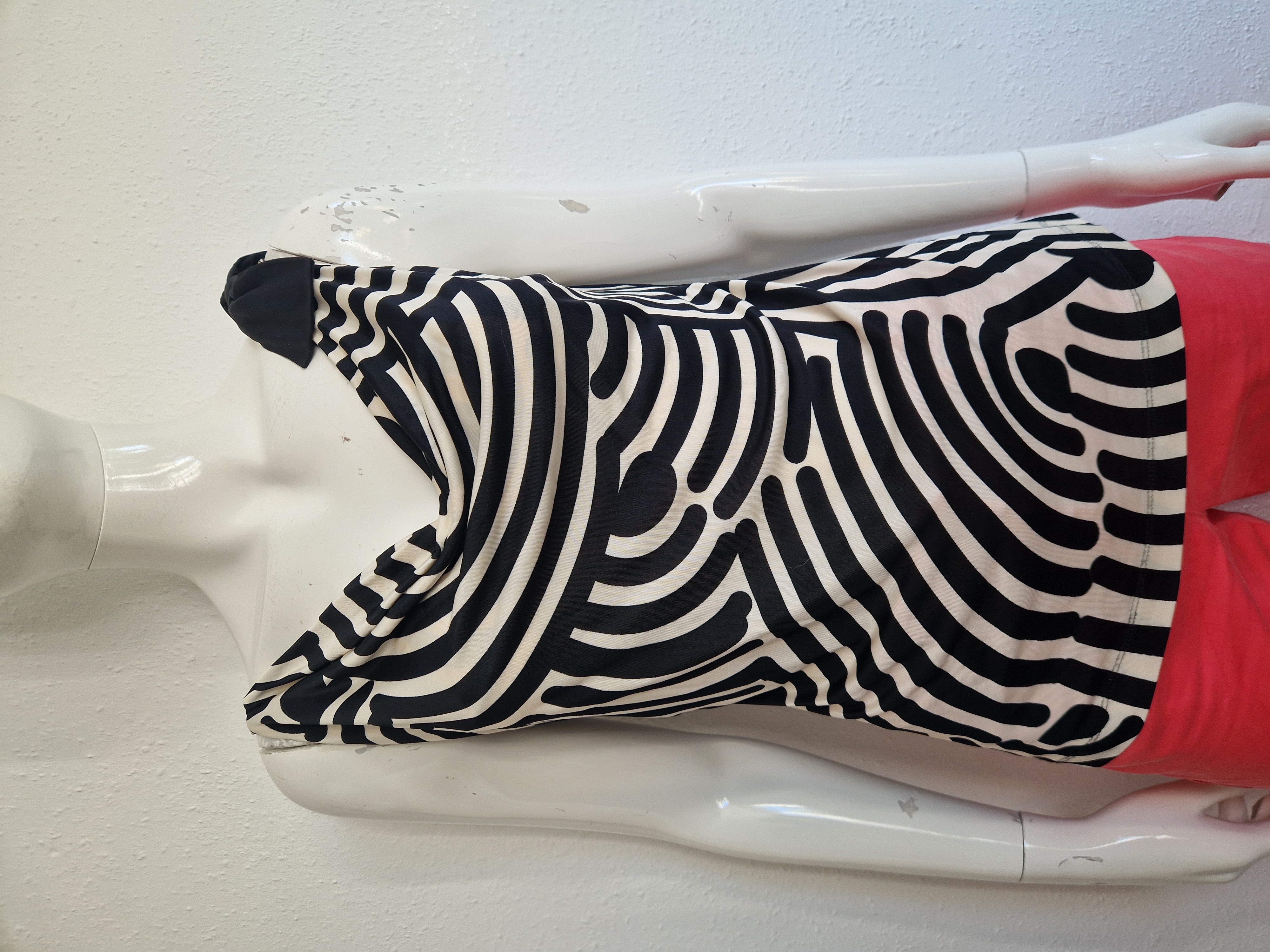 Diane von Furstenberg top. Maat L. Crème/zwart.