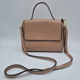 Nudekleurige leren cross body tas.