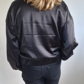 Freequent bomber jasje Flitz. Maat L. Zwart/satijn