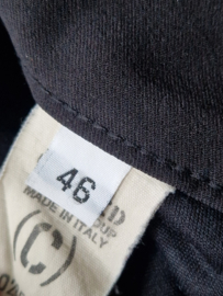 Closed pantalon Pedal Pusher. Maat 38/40, Zwart.