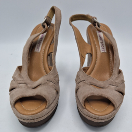 Janet Sport peeptoes met sleehak. Maat 37,Beige/ suède.