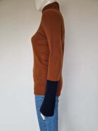 Stefanel coltrui. Maat M. Cognac/blauw.