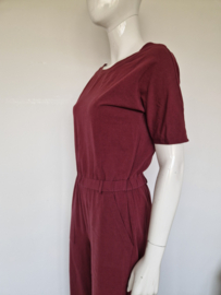 Vanilia jumpsuit. Maat 38, Wijnrood.