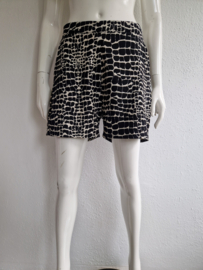 Rut & Circle shorts. Maat L. Zwart/crème/print.