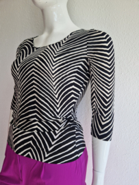 Claudia Sträter top. Maat 40. Zwart/wit/print.