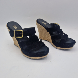 Ugg sandalen met sleehak. Maat 37, Zwart/suède.
