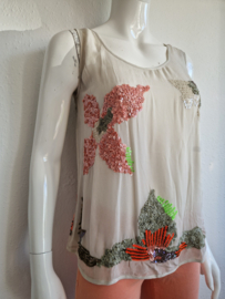 Twin Set top. Maat 36/38. Beige/lovers.